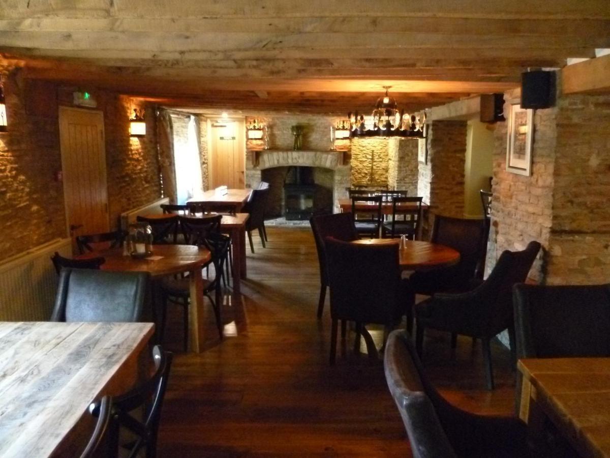 The Crown Of Crucis Country Inn And Hotel Cirencester Exterior photo