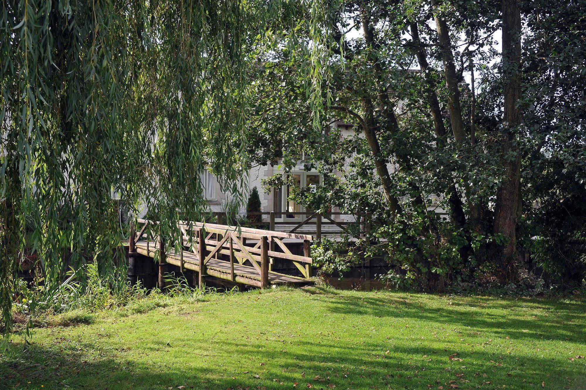 The Crown Of Crucis Country Inn And Hotel Cirencester Exterior photo