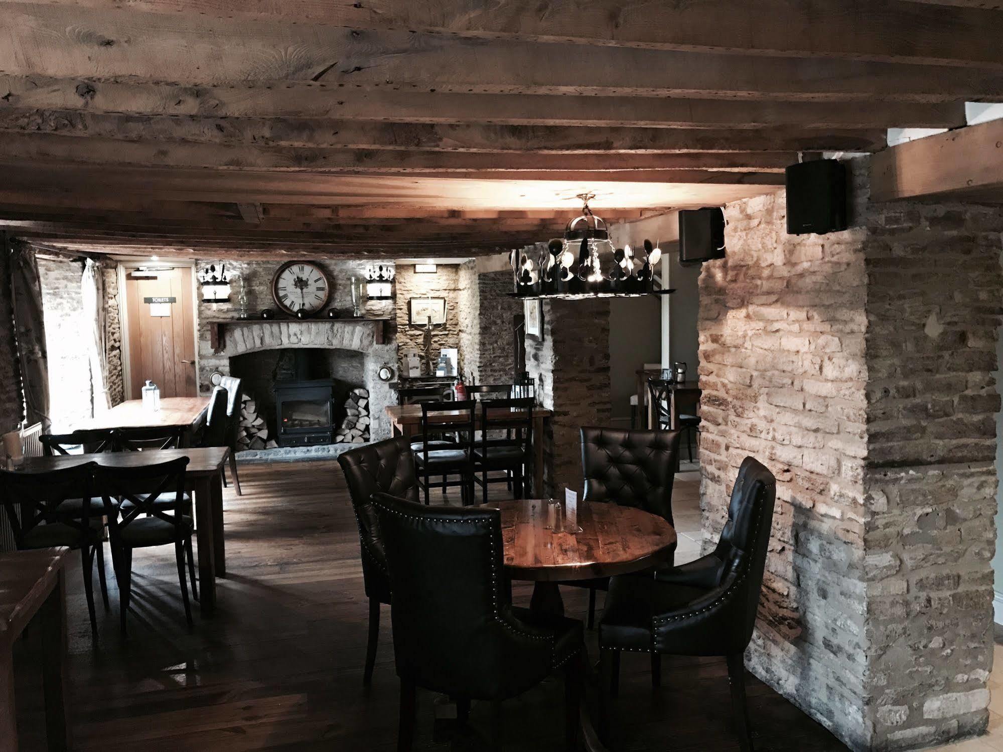The Crown Of Crucis Country Inn And Hotel Cirencester Exterior photo