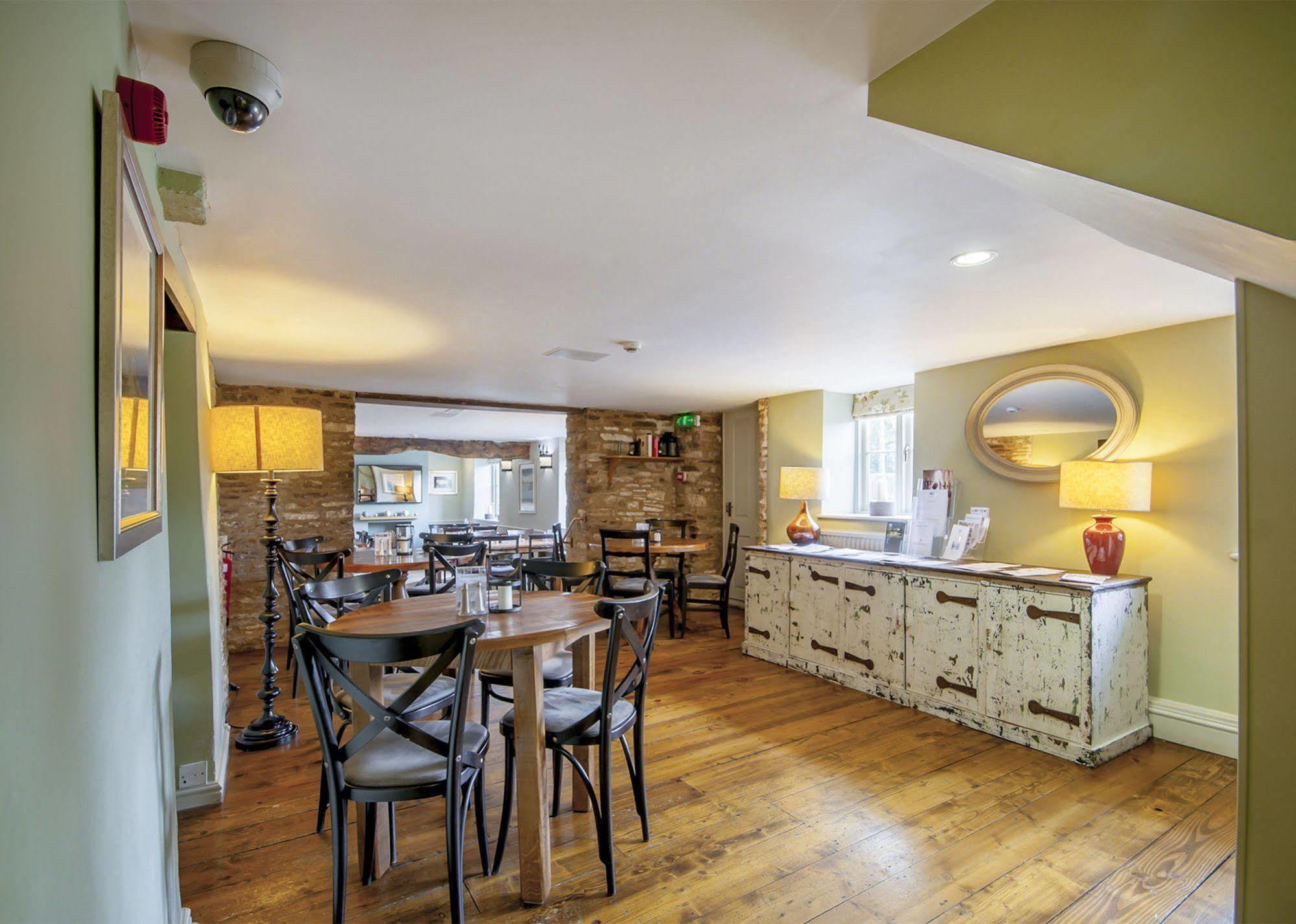 The Crown Of Crucis Country Inn And Hotel Cirencester Exterior photo