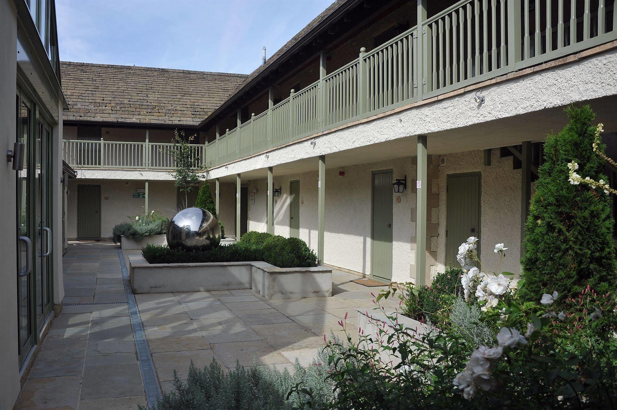 The Crown Of Crucis Country Inn And Hotel Cirencester Exterior photo